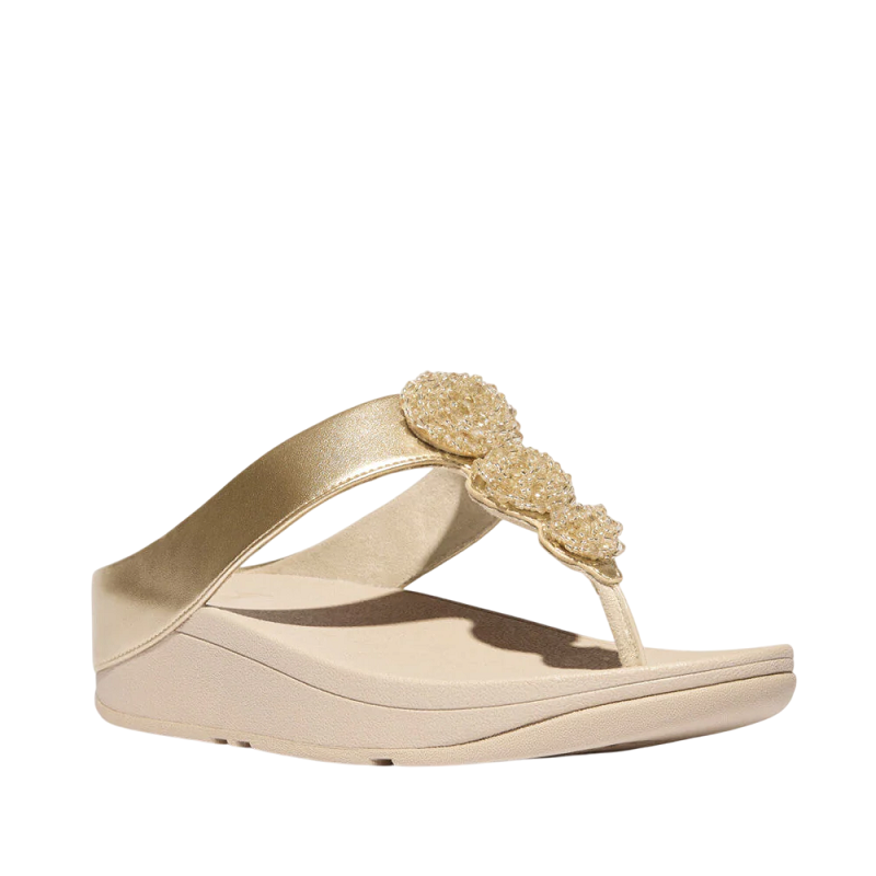 FITFLOPIU1-675WFINOBEADIE-BUTTONMETALLICTOE-POSTSPLATINO2.png