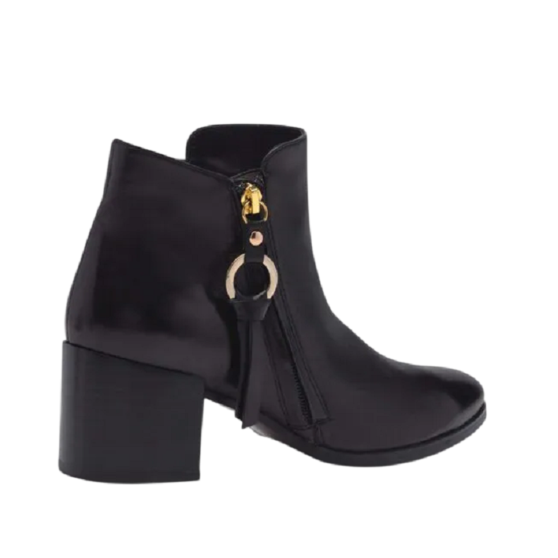 REGARDELECIELTAYLOR-01BLACK-2.png