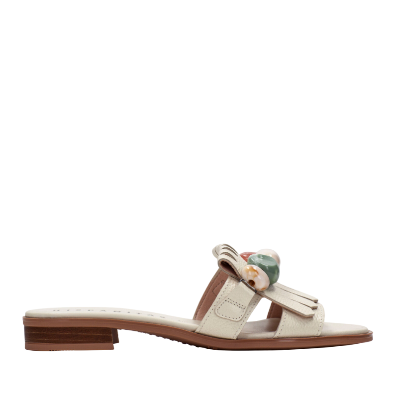 sandalias-planas-latte-hv253944_8445716714179_1-1900x2607-Photoroom.png